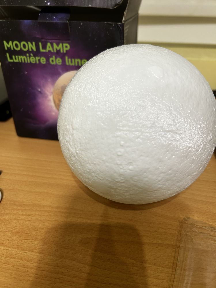 LED Moon Lamp – 3D Лампа Луна с Дистанционно | Подарък и Декорация
