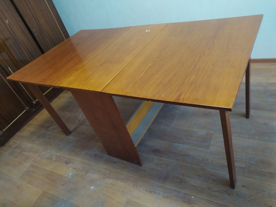 Стол раскладной .