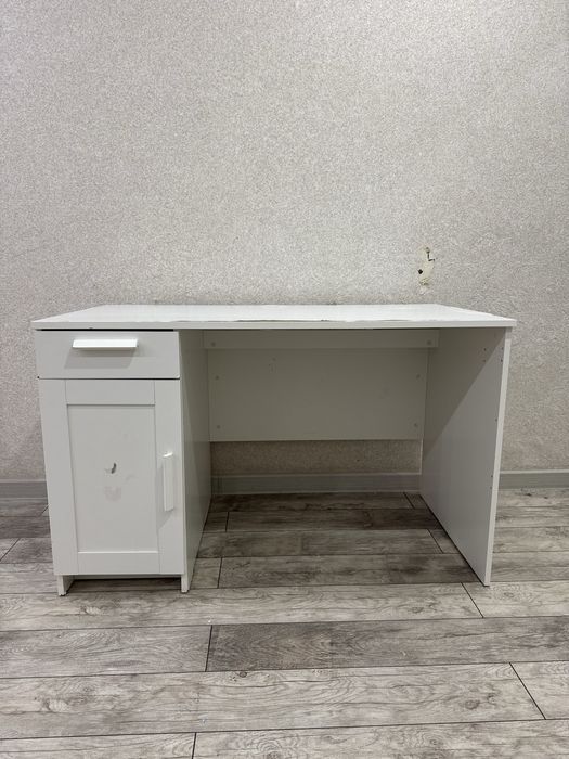 Письменный компьютерный стол парта