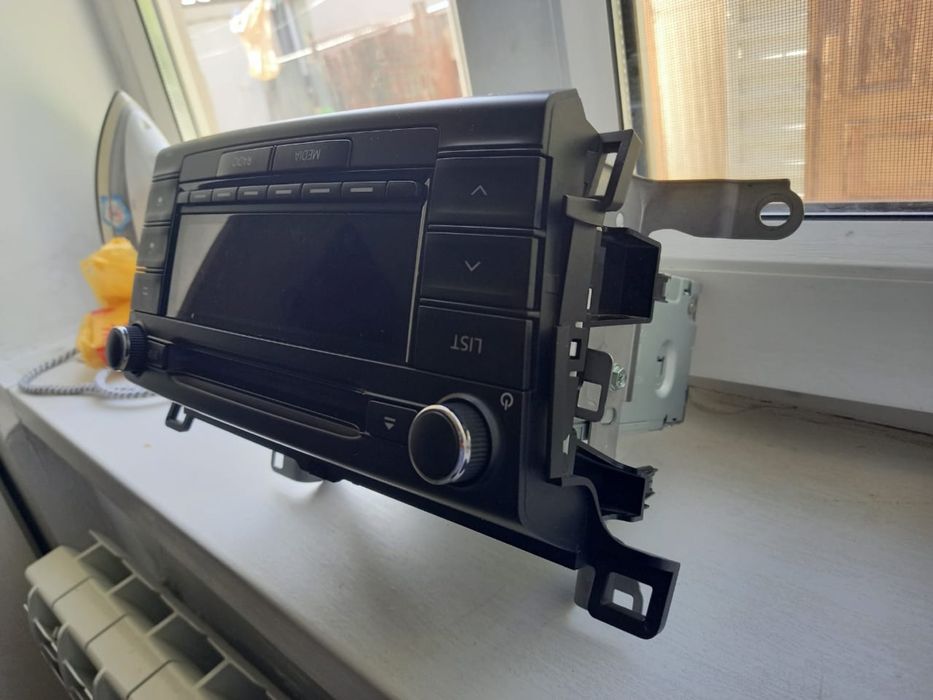 Продам штатную автомагнитолу Toyota Rav4