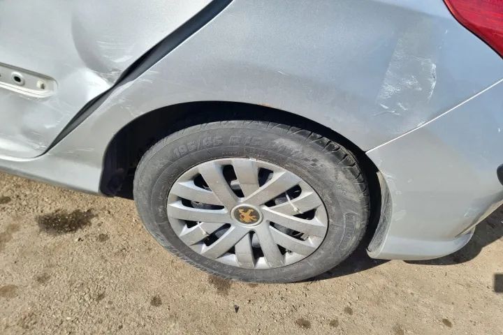 dezmembrez peugeot 308 volan stanga motor 1.6hdi 109CP  cod 9HZ cutie de viteze usa portiera stanga dreapta fata aripa bara fata capota farurui navigatie jante r16 dezmembrari 207 208 2008 508 5008 3008