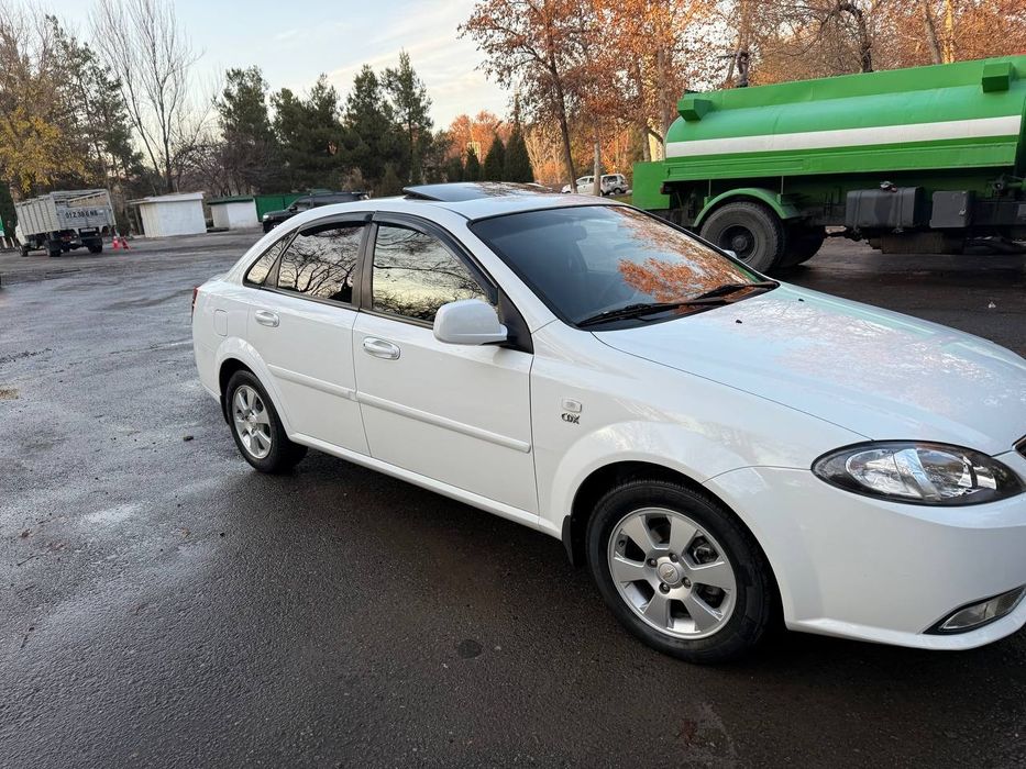 Продается Gentra,  с маленьким пробегом