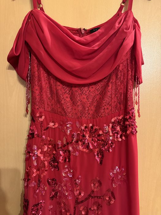 Rochie lunga eleganta rosie bust dantela cu margelute marime 38