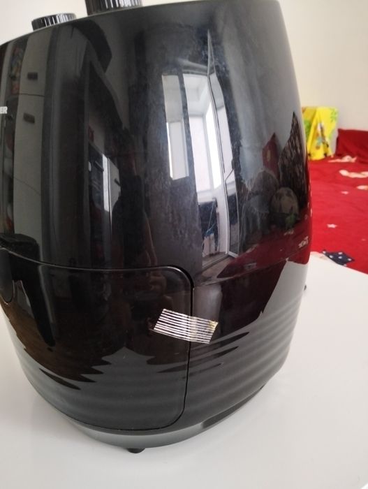 Vând friteuza Heinner,noua,nefolosita niciodată