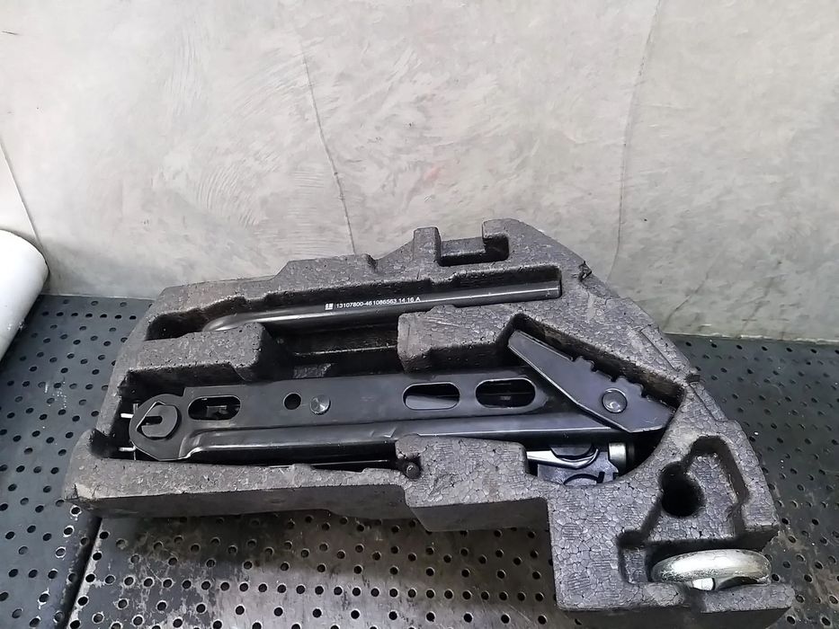 Trusa scule cheie ,cric si carlig opel corsa e 39011364