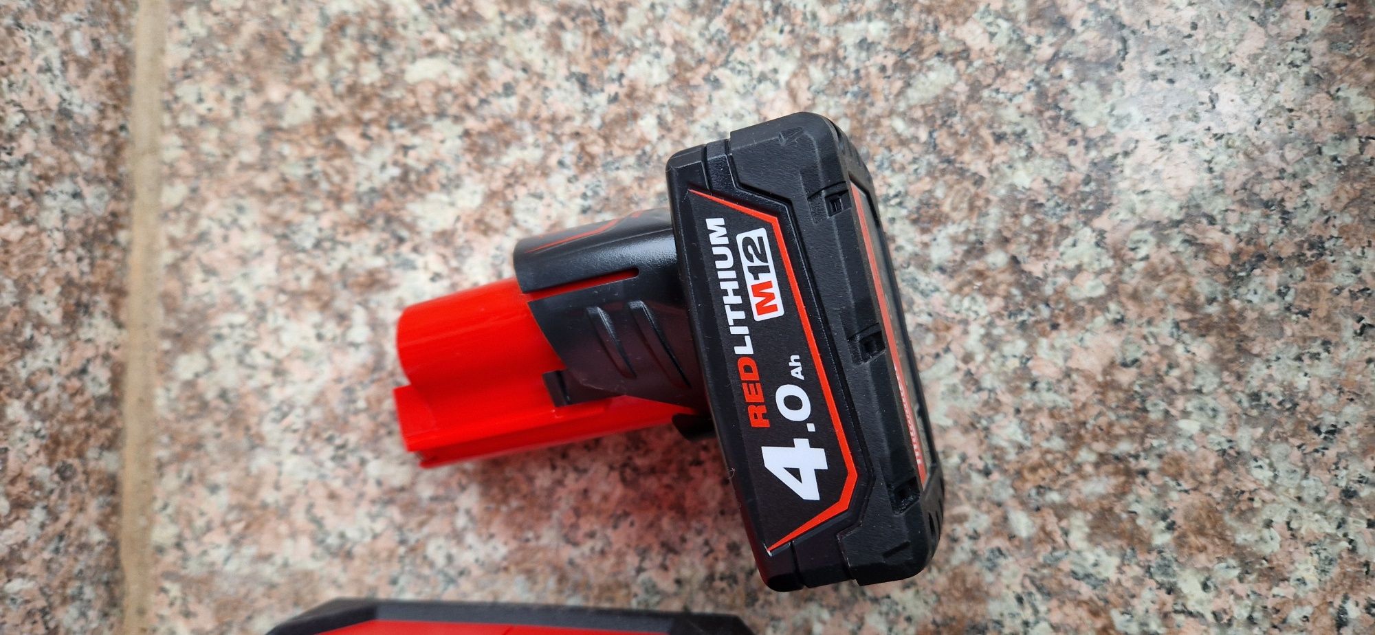 Milwaukee radio de șantier pe acumulator
