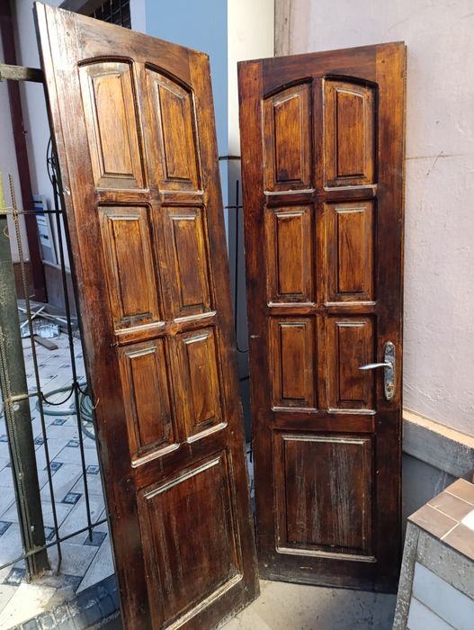 Продам большую деревянную двойную входную дверь