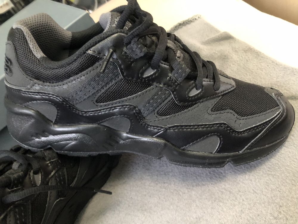 Vând adidași New Balance 850