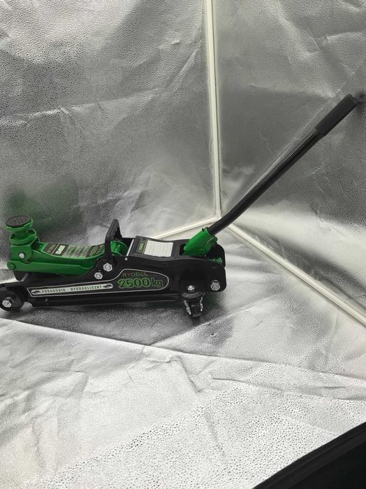 Cric auto 2,5T – Profil redus, ridicare usoara si sigura