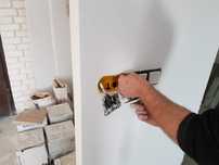 Servicii electrice – Montaj prize, întrerupătoare, lustre