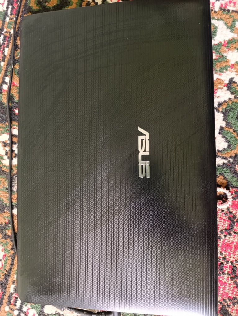 Noutbuk ASUS 10/128