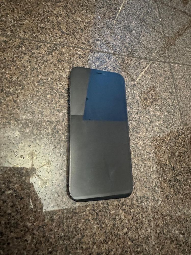 iPhone 12 pro max 88%Bat liber de retea