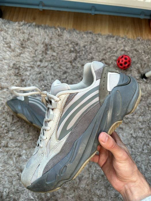 Yeezy 700 v2 Tephra (nu bape supreme jordan nike adidas amiri gucci)