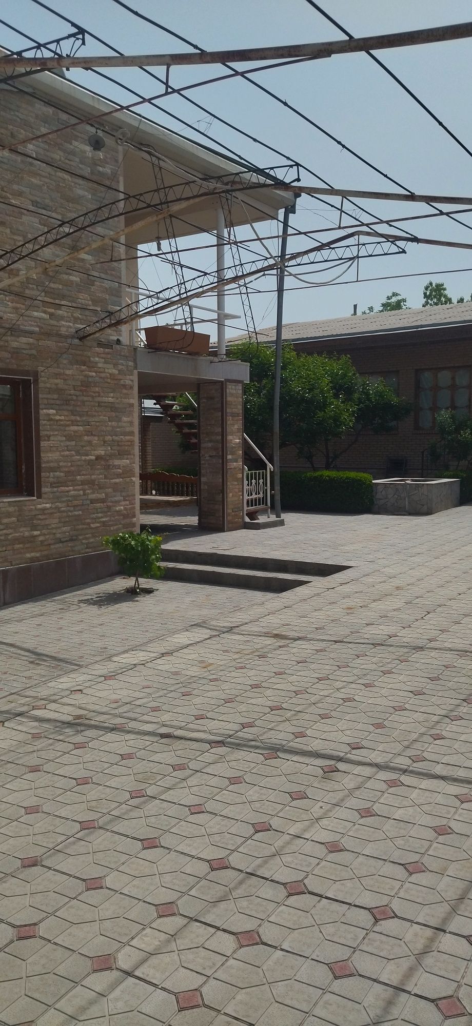 Бульвар: 6-соток. Продаётся дом.