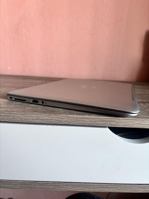 Hp envy 13• Procesor i7-6500u• Display 3K • 8gb ram• SSD