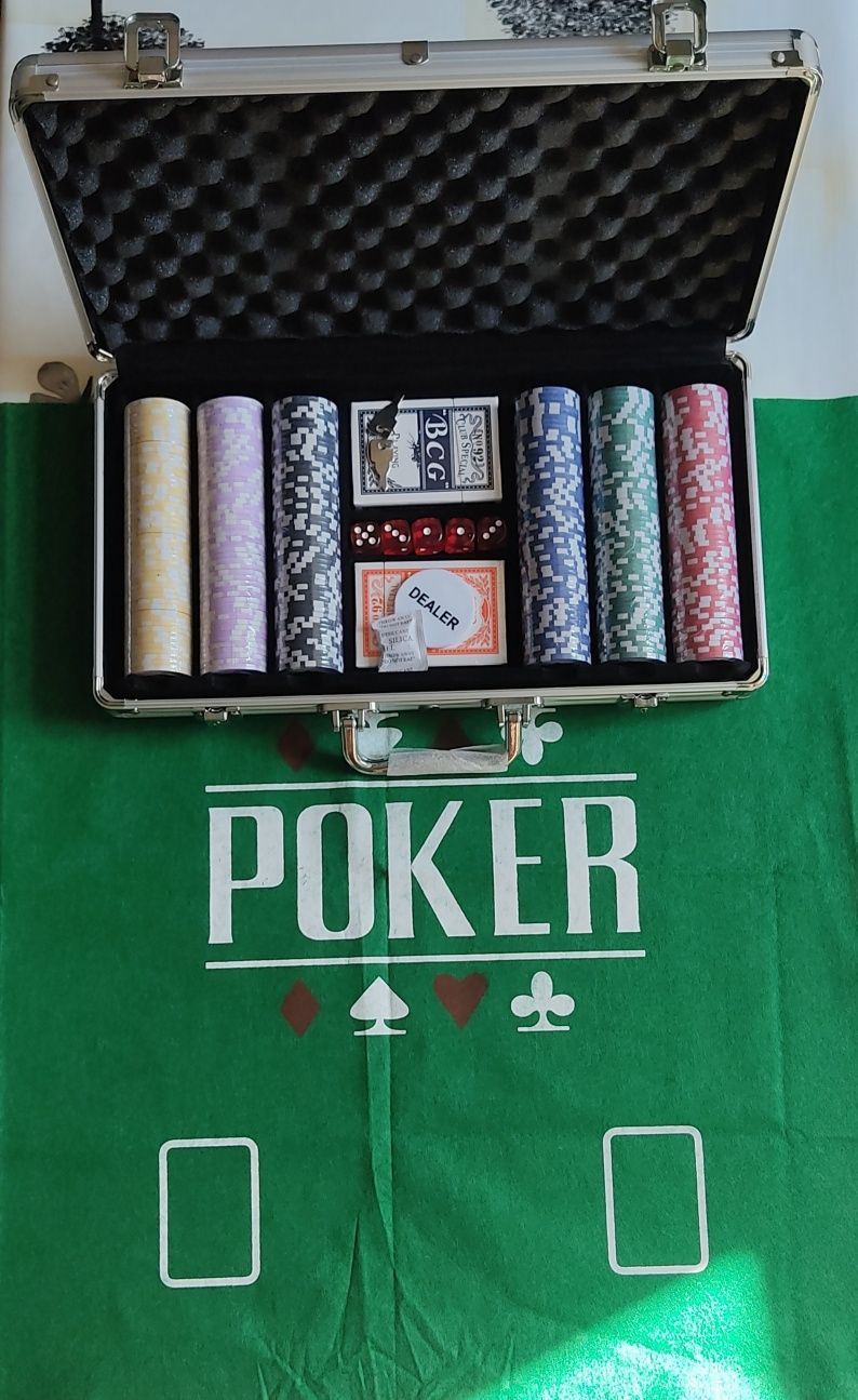 Покер набор 300 фишек +сукно