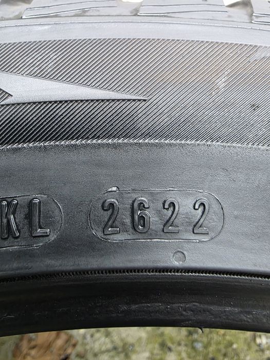 Vând două anvelope de iarna nexen  235 45 19  dot 2622