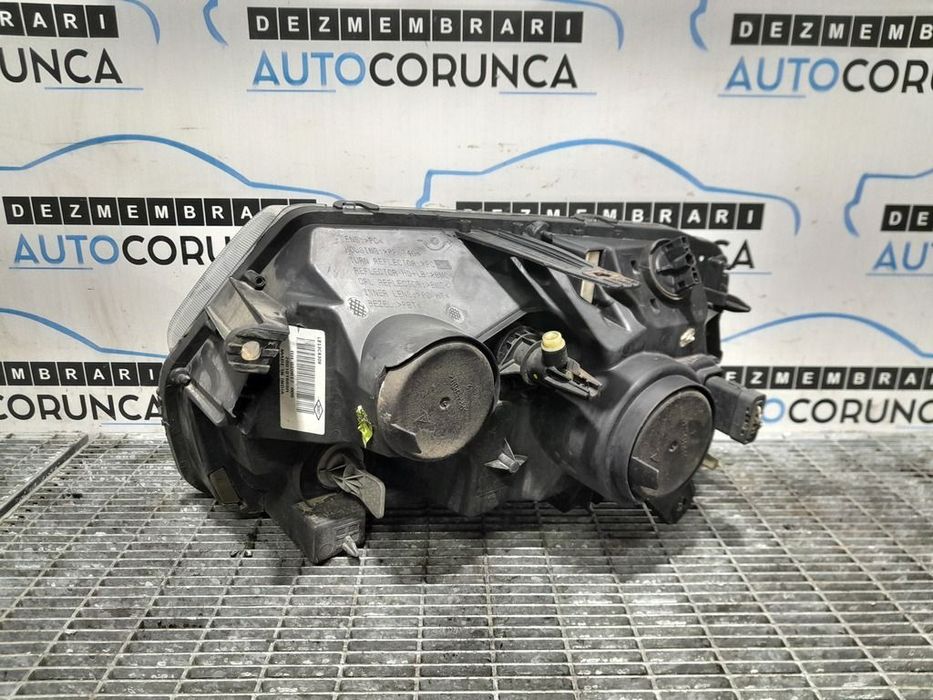 Far Dreapta Dacia Duster Facelift 2014 - 2017 SUV 4 Usi (1125) Fara xenon