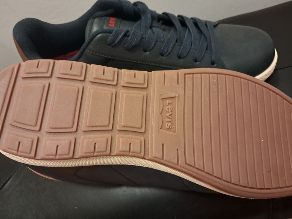 Adidasi Levis din piele mărimea 40
