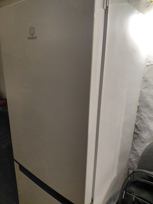 Холодильник Indesit