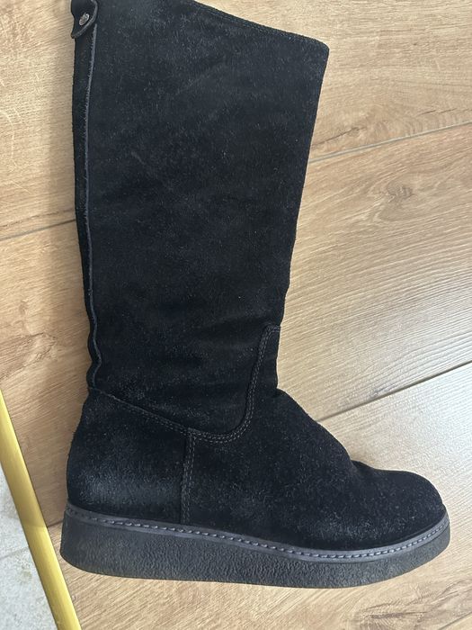 Продаю Зимние замшевые сапоги 38 размера