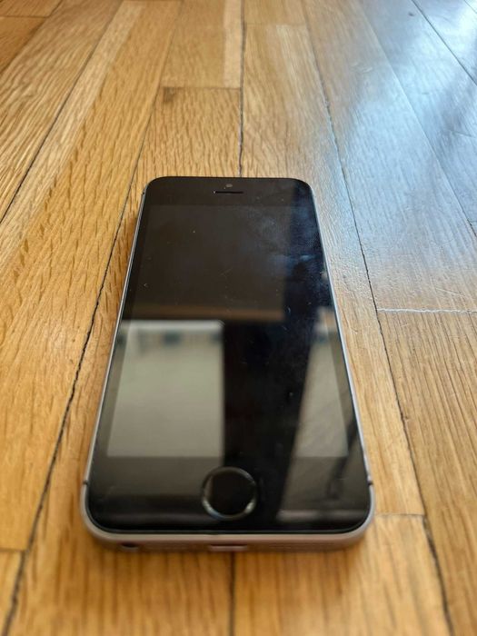 iPhone SE 32GB (първо поколение от 2016 г.)