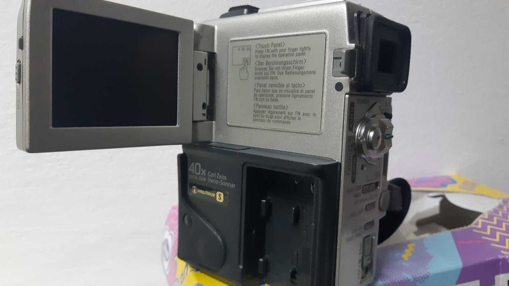 Camera video Sony Handycam DCR-PC3E noua