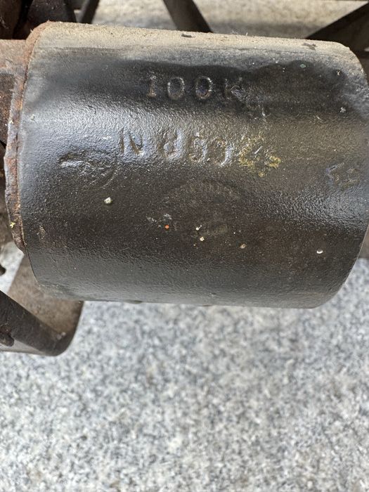 Стар платформен кантар 100кг.