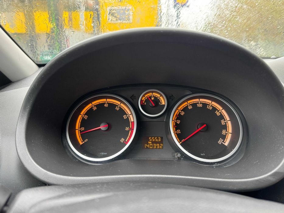 Opel  CORSA  2013  un autoturism pe care sigur ţi-l permiţi