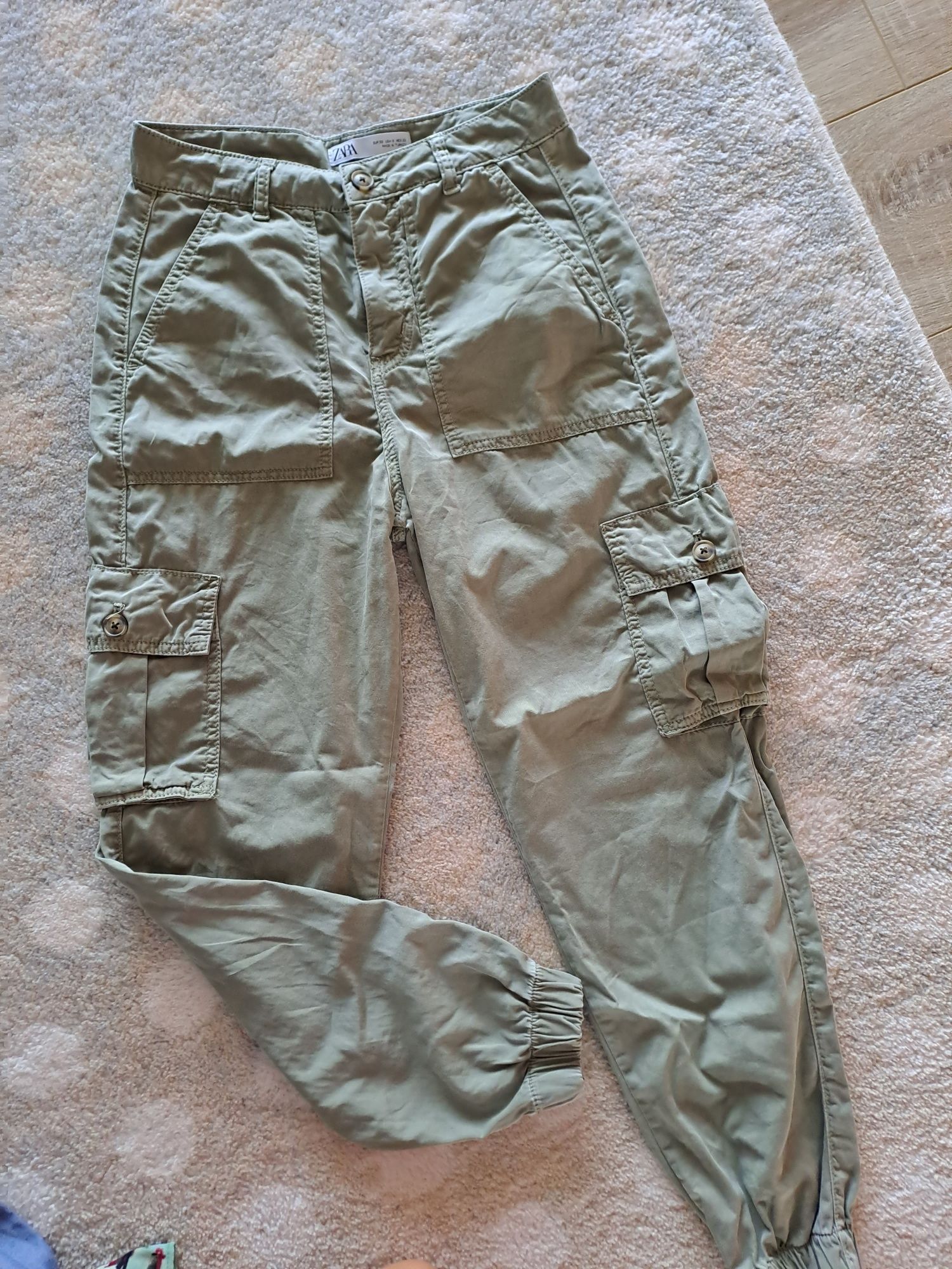 Pantaloni cargo Zara