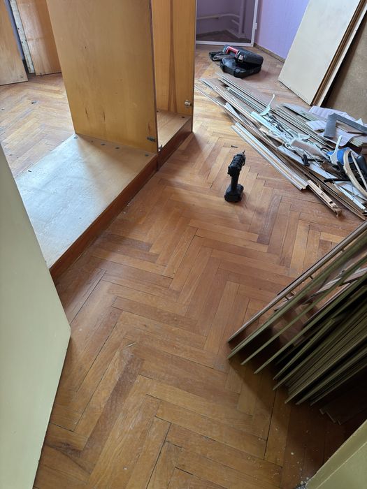 Дървен партер 21 кв ,ползван .Отлично качество