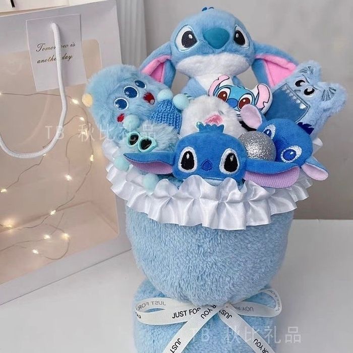 Букет из мягких игрушек в подарочной упаковке