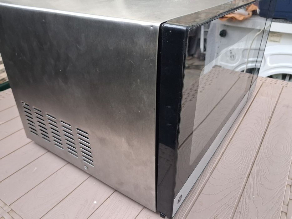 Cuptor cu microunde/gril 28 litrii inox General Electric