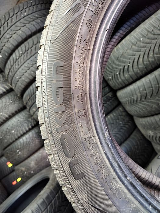 Продавам 2 зимни гуми 205/55/17 Nokian