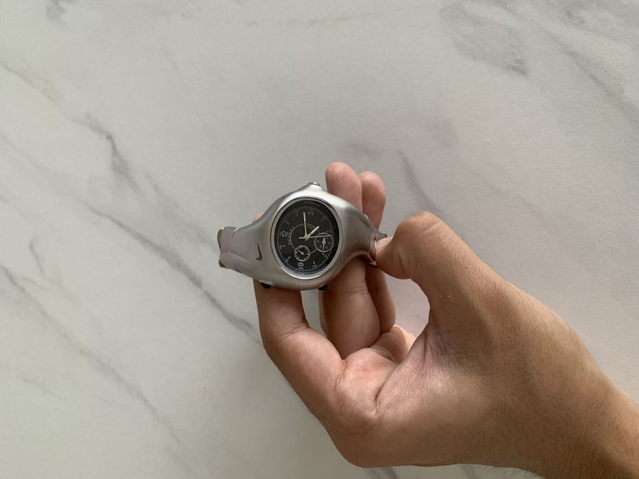 Футуристичные часы nike