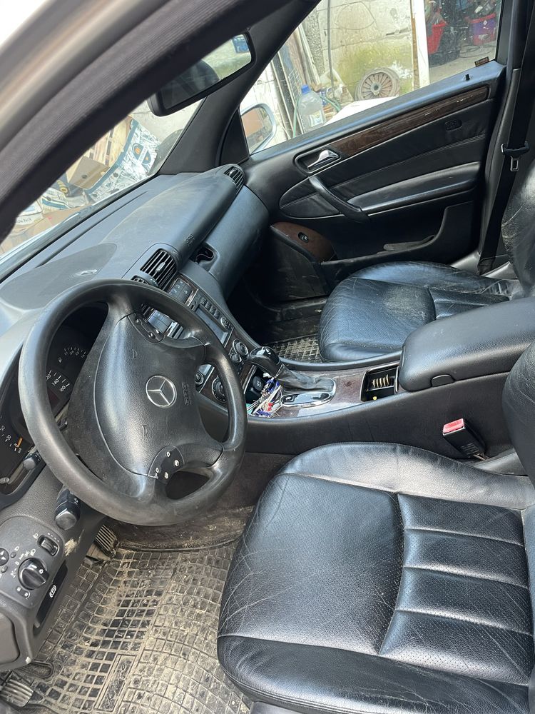 Mercedes C cllass  2’2 / 2006  2760 euro