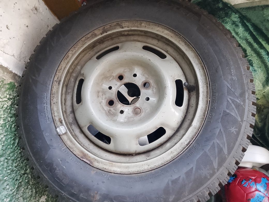 Продам зимние шины
