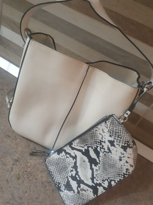 Vand genți dama in stare bună