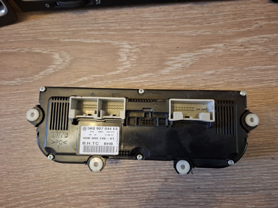 Grile aerisire fata stanga dreapta + modul control clima Golf 6 combi
