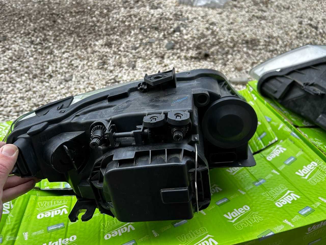 Десен оригинален халогенен фар за Seat Exeo 8E0941003AS