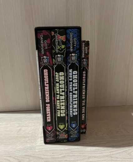 Книги монстър хай monster high на английски
