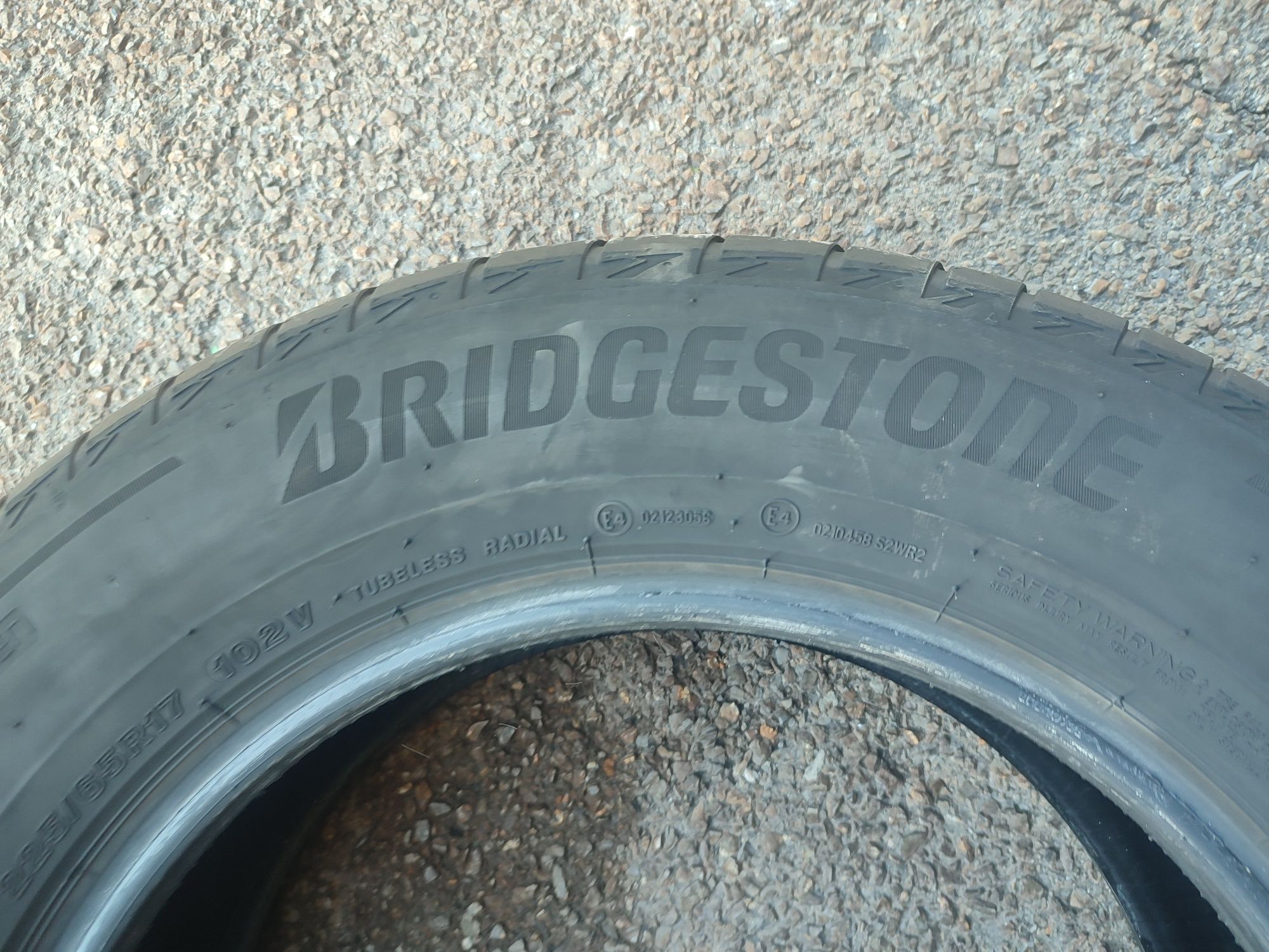 225/65/17" 2бр Bridgestone turanza eco,dot2121,6mm