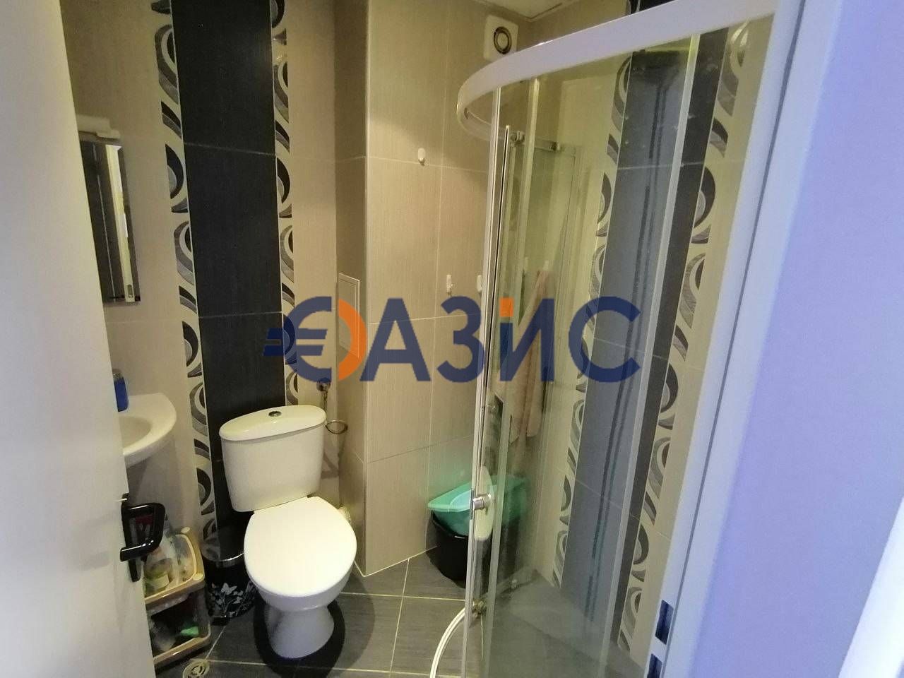 2-стаен апартамент на 5-ти етаж с директен изглед към морето,
