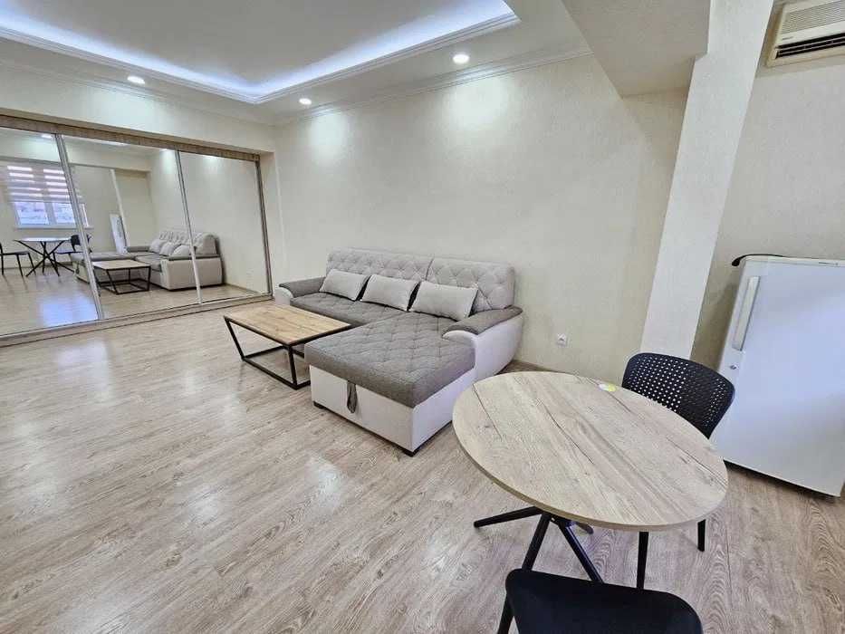 Сдаётся срочно квартира на Дружба Народов 827*