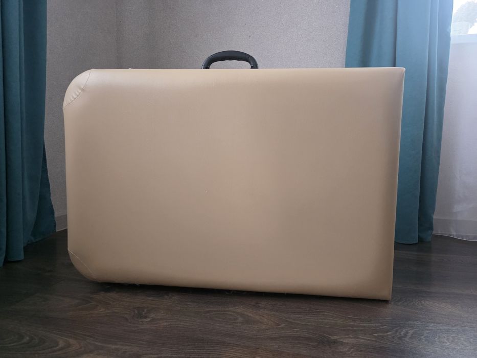 Кушетка новая. Не пользовались.