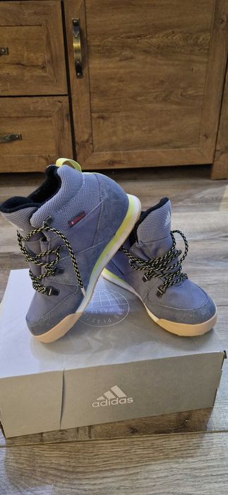 Непромокаеми обувки Adidas размер 33