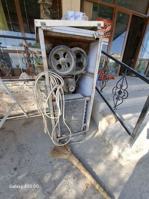 Muzqaymoq apparati sotiladi