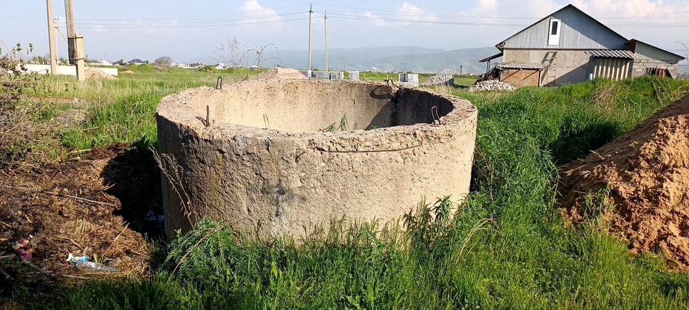 Продам бетонное кольцо большое