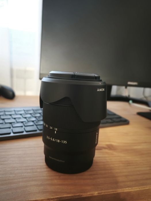 Vând obiectiv Sony E 18-135mm