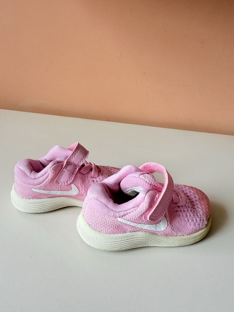 Оригинални маратонки Nike Revolution, размер 19,5